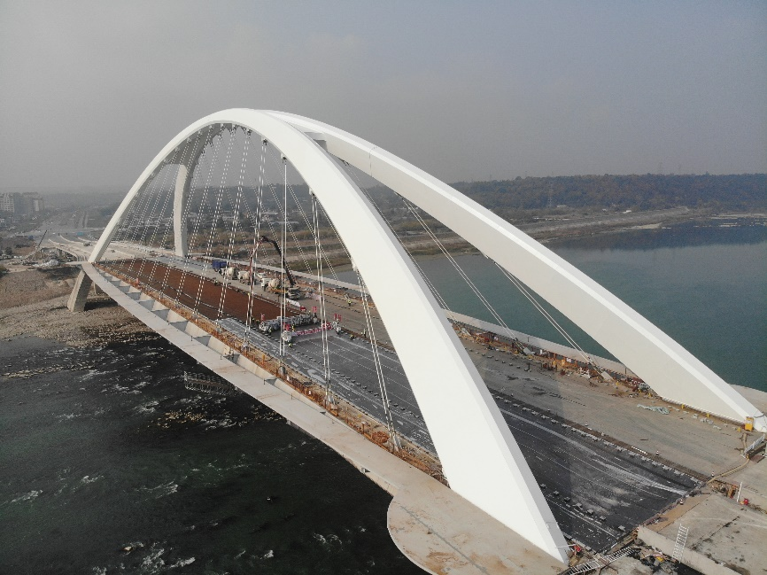 大跨径拱桥多密肋钢桥面板超高性能混凝土铺装项目加速推进!