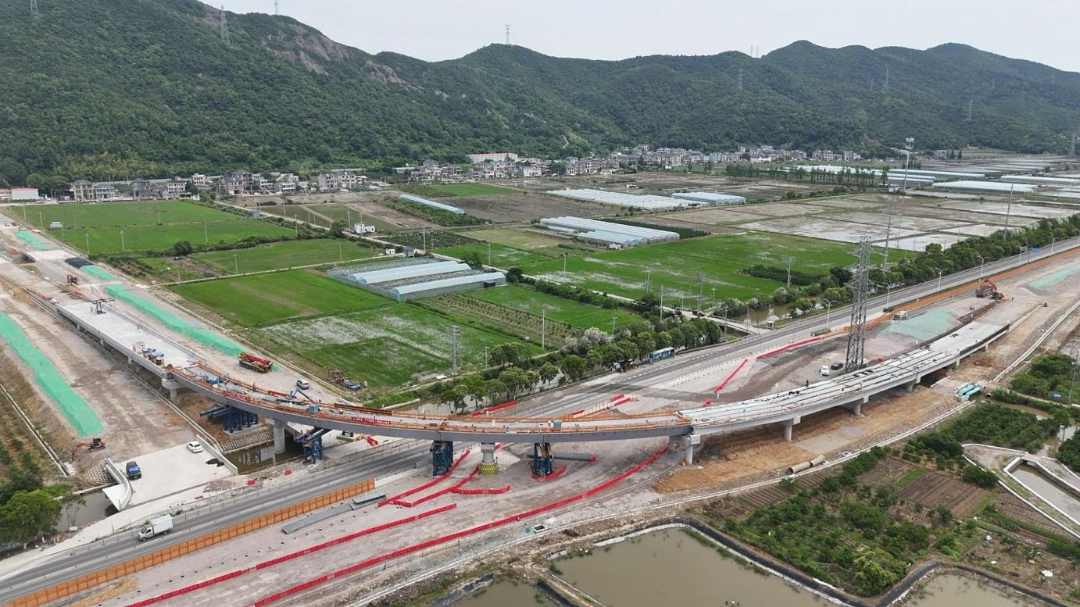祝贺G527石浦至长街段(岳井洋大桥及接线)UHPC钢桥面铺装施工圆满完工！